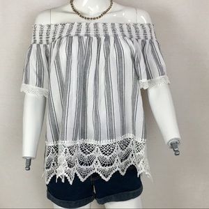 Crave Frame off the shoulder black/white top